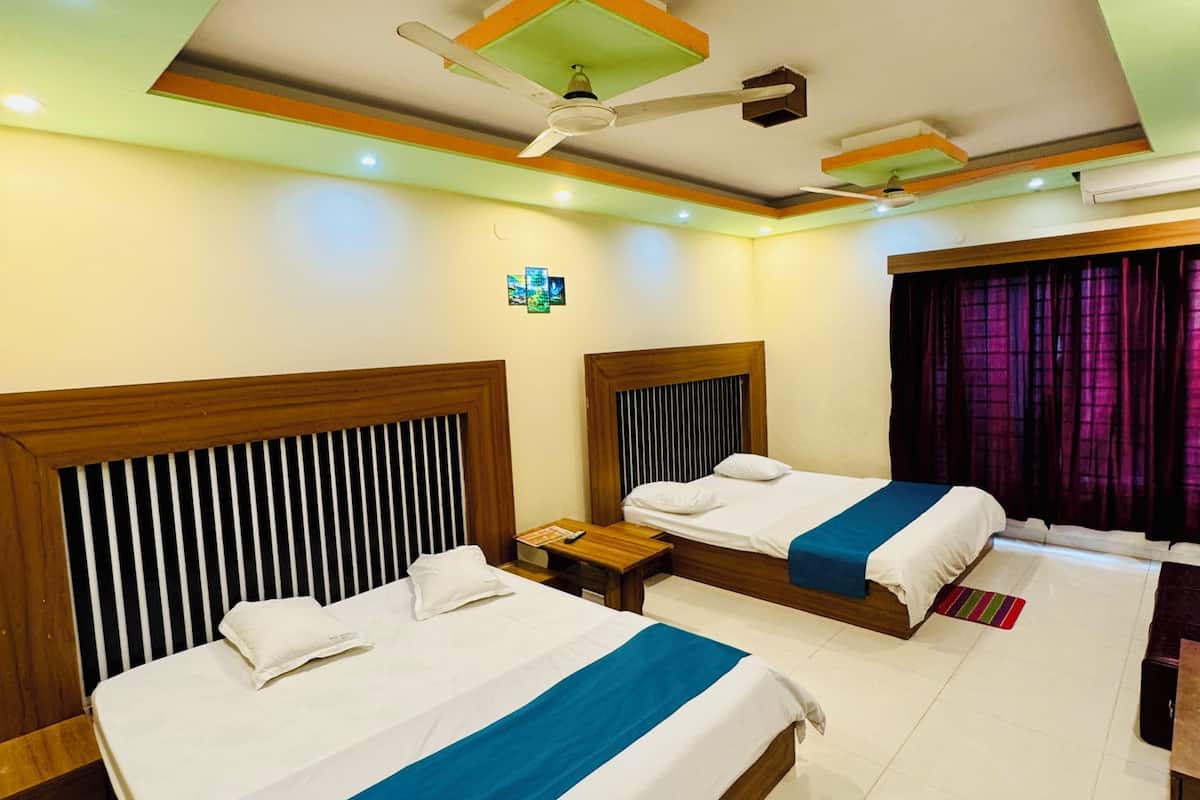 Quarto casal luxo, sacada, vista para a cidade | Wi-Fi de cortesia