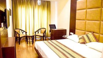 Double Room, Courtyard View | Desk, laptop workspace, free WiFi