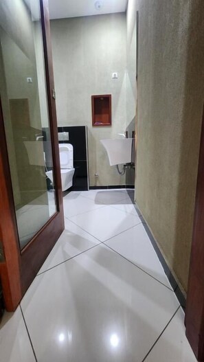 Standard Double Room | Bathroom - Oro Boutique Guesthouse  (Matola)