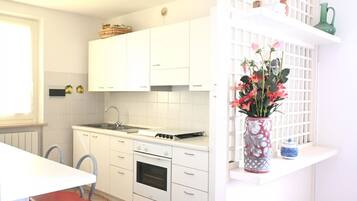 Fridge, dishwasher