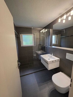 Hårføner, håndklær, såpe og toalettpapir