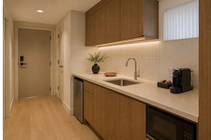 Apartemen Comfort | Dapur pribadi | Lemari es, microwave, oven, dan kompor
