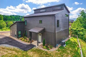 Exterior - Brand new chalet with indoor pool (Gatlinburg)