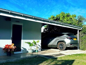 Property grounds - Air-conditioned house just 3 minutes from Temae Beach! (Moorea)