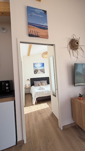 Room - BEACH HOUSE, Vensac Océan, just outside Montalivet: a cozy little getaway for two! (Vensac)