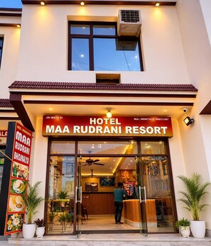 Exterior detail - Hotel Maa Rudrani (Katra)