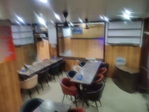 Imej tidak diklasifikasikan, 3 daripada 4, butang