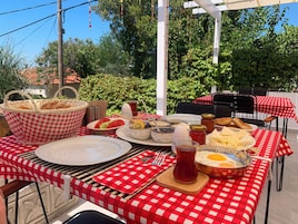 Free daily full breakfast