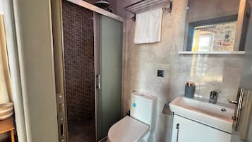 Standard Room | Bathroom