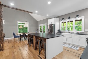 Private kitchen - Experience the best of Nolin Lake at this spacious lakefront retreat! With 4 bedrooms, room for 13 guests, two living areas, stunning lake views, and a semi-private dock, it's the perfect getaway for families& friends. (Cub Run)