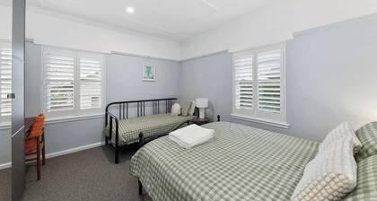 Cheerful 3 bedroom home - Inner south - Manuka