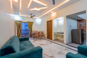 Appartamento, balcone | Area soggiorno