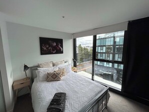 2 bedrooms, WiFi - Stylish Apartment in Canberra CBD (Reid)