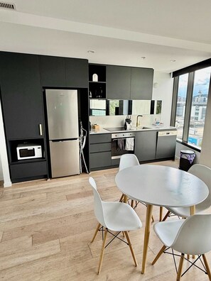 Private kitchen - Stylish Apartment in Canberra CBD (Reid)