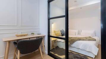 Iron/ironing board, WiFi, bed sheets