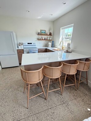 Coffee/tea maker, fridge - Benji:Renovated Studio: Sleeps 2 walk to Town (Boyne City)