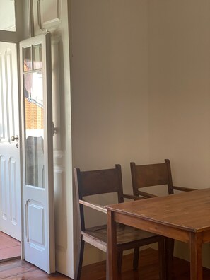 Dining - Vrbo Property (Lisboa)