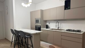 Private kitchen - Domus Smeralda Apartment – Modern Comfort in Central Muravera (Muravera)