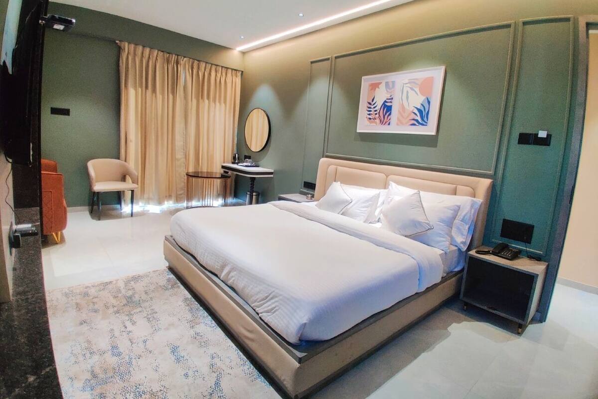 Signature Double Room, City View | Desk, free WiFi