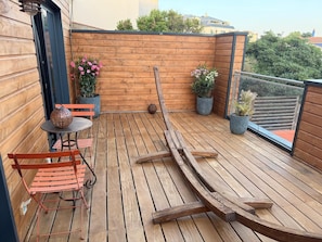 Outdoor dining - Vrbo Property (Les Sables-d'Olonne)