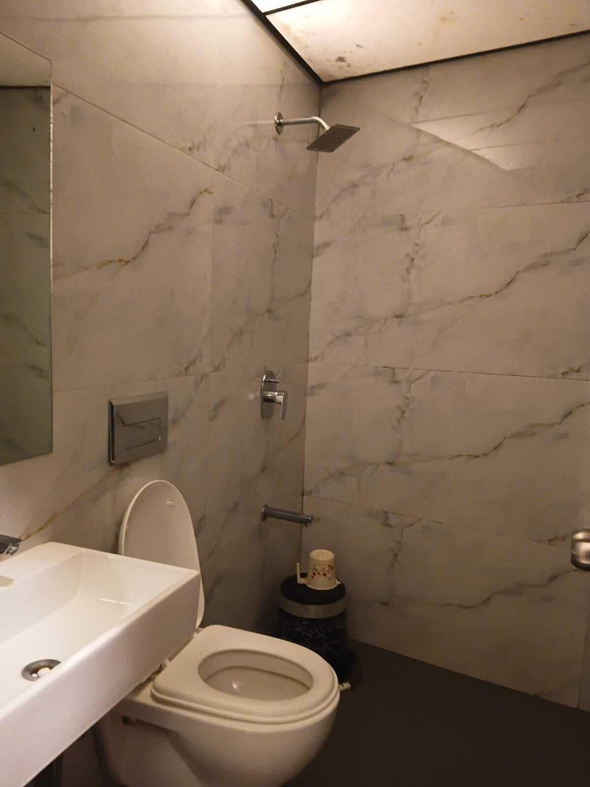 Kamar Double Deluks | Kamar mandi | Perlengkapan mandi gratis, handuk, sabun, dan sampo