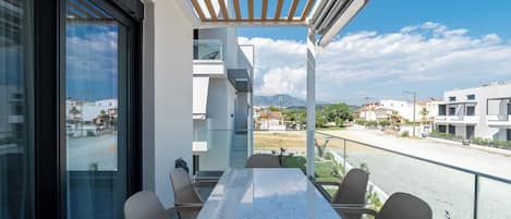 Loft, balcón, vista al jardín | Terraza o patio