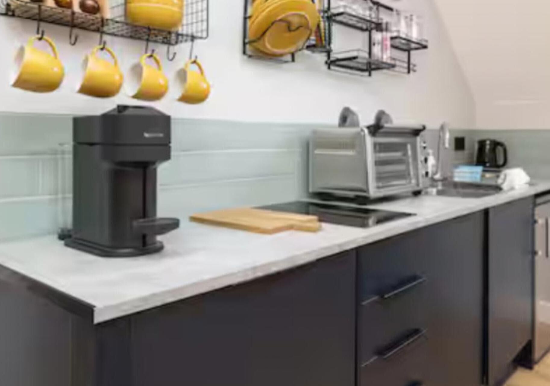 Frigorífic, placa de cuina, rentaplats i bullidora elèctrica 