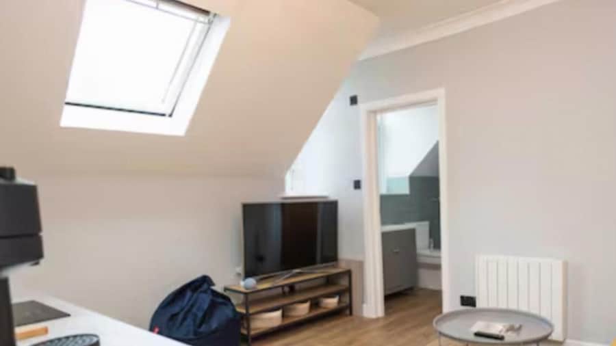 Bournemouth 1-bed Apartment, Sleeps 3 Near Parking