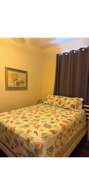 Room - Charming Galveston home near cruise terminal, beach, UTMB & downtown attractions (Galveston)