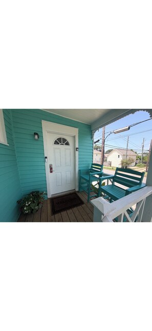 Property grounds - Charming Galveston home near cruise terminal, beach, UTMB & downtown attractions (Galveston)