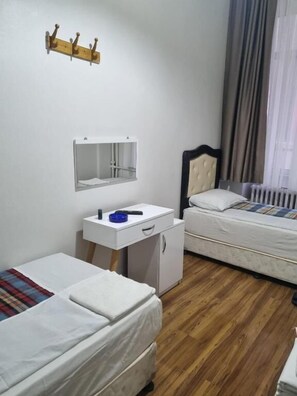 In-room safe, soundproofing, iron/ironing board, free WiFi - OTEL HÖYÜK (beyoğlu)