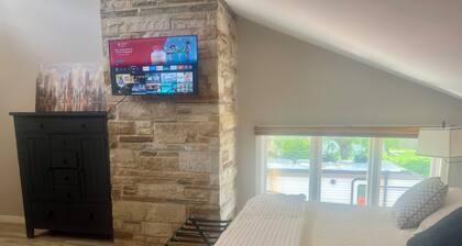 Beautifully furnished one bedroom loft located in Chicago's South side suburb