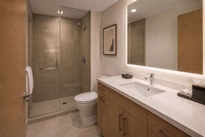 Departamento junior | Baño | Amenidades de baño gratuitas, secadora de cabello, toallas, jabón 