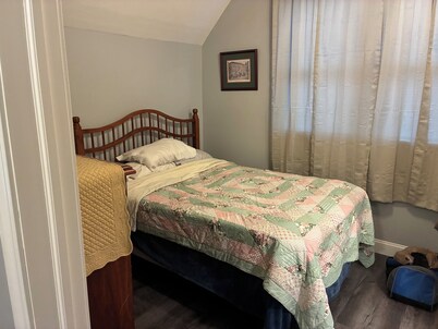 New 1-bedroom apartment with AC in charming Clarksburg. Perfect for workers.
