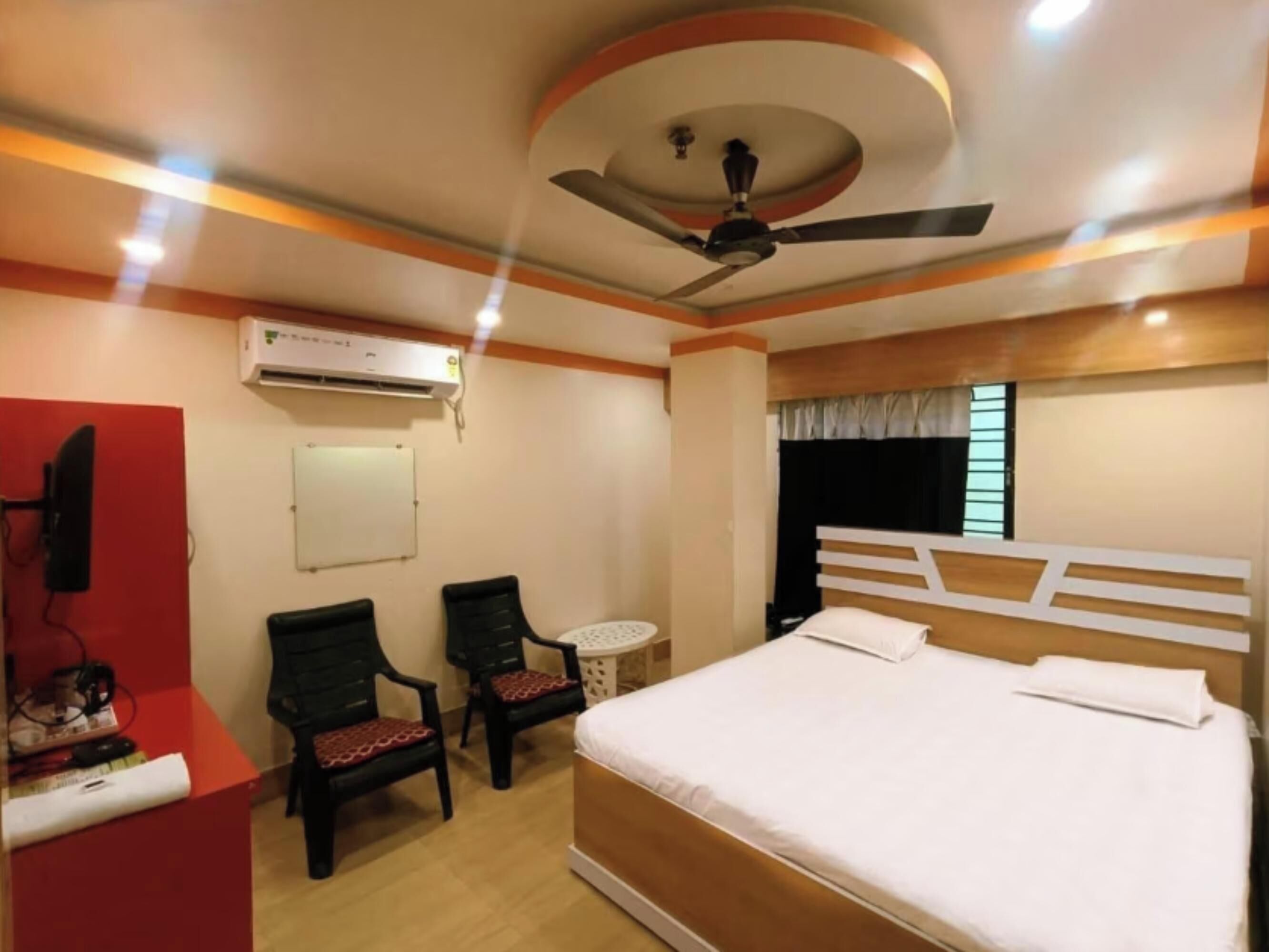 Kamar Double Deluks, AC, pemandangan kota | Meja kerja dan Wi-Fi gratis