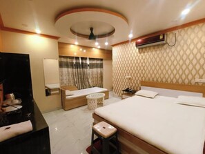 Kamar Triple Deluks, pemandangan kota | Meja kerja dan Wi-Fi gratis