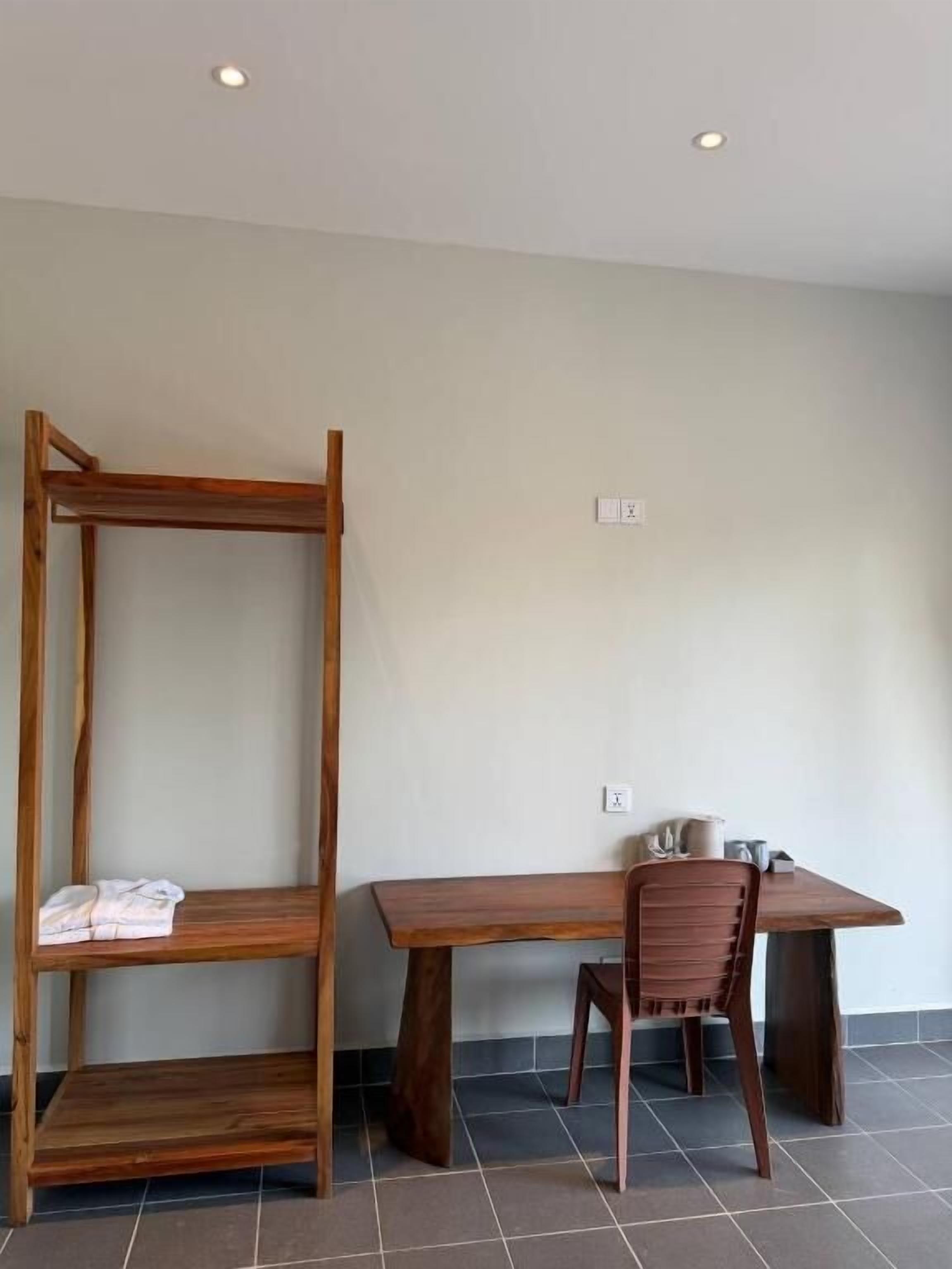 Deluxe Double Room, Balcony, Garden View | Interior
