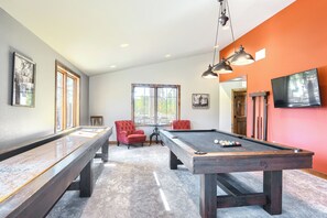 Games room - Newly Built, Spacious Duplex, Hot Tub, Clubhouse Access! (Lead)
