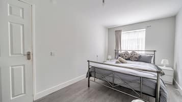 2 bedrooms, iron/ironing board, bed sheets