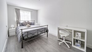 2 bedrooms, iron/ironing board, bed sheets - 2-bed Home Sleeps 4 Parking Garden Self Check In (Milton Keynes)