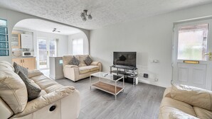 Living area - 2-bed Home Sleeps 4 Parking Garden Self Check In (Milton Keynes)