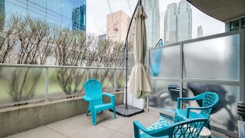 Honeymoon Suite, Multiple Beds, Non Smoking, 2 Bathrooms | Terrace/patio