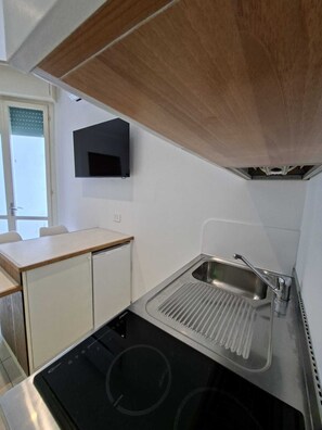 Private kitchen - Charming studio apartment just 100 meters from the beach! (Cesenatico)