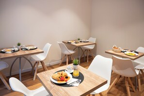Free daily full breakfast - GRIF HOTEL (Cosenza)