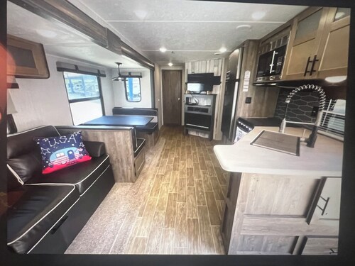 Beautiful 32' RV located in Chicago's South suburb - A unique experience!