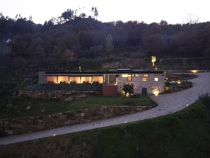 Exterior - Luxury villa in the Douro with a breathtaking view of the river, vineyards, a pool, and a spa (Viseu)