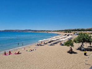 A beach with sun loungers and umbrellas, a sandy shore, and a clear blue sea. - Bella Casa Lydia -cozy Stay in the Heart of Rhodes (Rhodes)