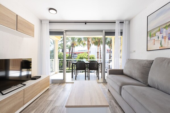 TV - C204-058 UHC ANTINEA I APARTAMENTS (Cambrils)