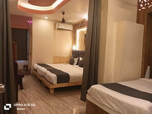 Desk, free WiFi - Deoghar Hotel with Terrace Comfort (Deoghar)