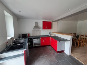Private kitchen - Accommodation for 6 people (Mareuil-sur-Lay-Dissais)